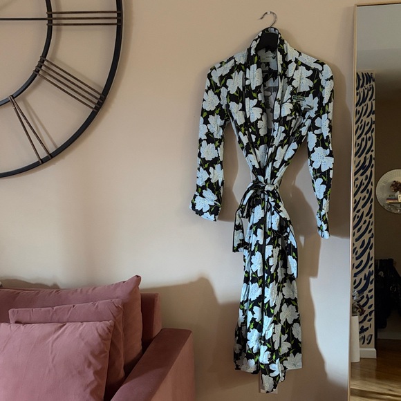 Off-White Floral Robe💎 - Picture 4 of 6